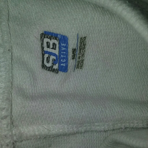 Calvin Klein Large Tee & White Capri Jogger - Picture 7 of 7